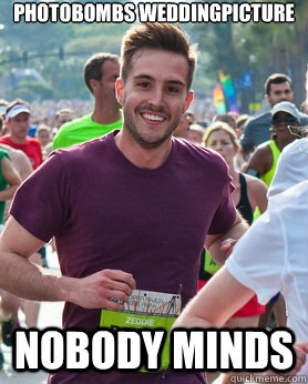 photobombs weddingpicture nobody minds - Ridiculously photogenic guy