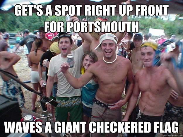 gets a spot right up front for portsmouth waves a giant che - Show Bro