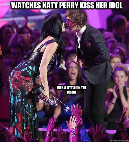 watches katy perry kiss her idol dies a little on the inside - Ultimate Fan Girl