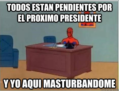 todos estan pendientes por el proximo presidente y yo aqui - Spiderman Desk